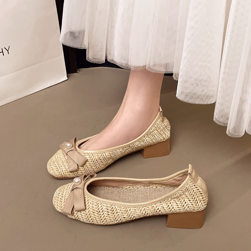 Women Shoes Quick Delivery - حذاء كاجوال فاخر مسطح للنساء 2025