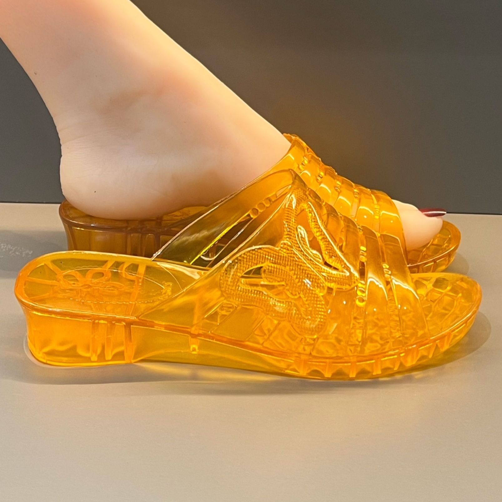 Jelly Sandal Women - صندل نسائي بكعب ويدج من الجيلي