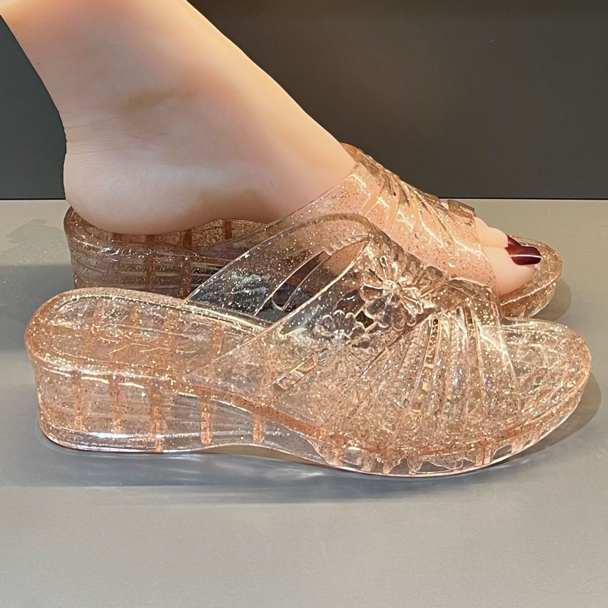 صندل نسائي بكعب ويدج من الجيلي - مراجعة Jelly Sandal Women وسعره