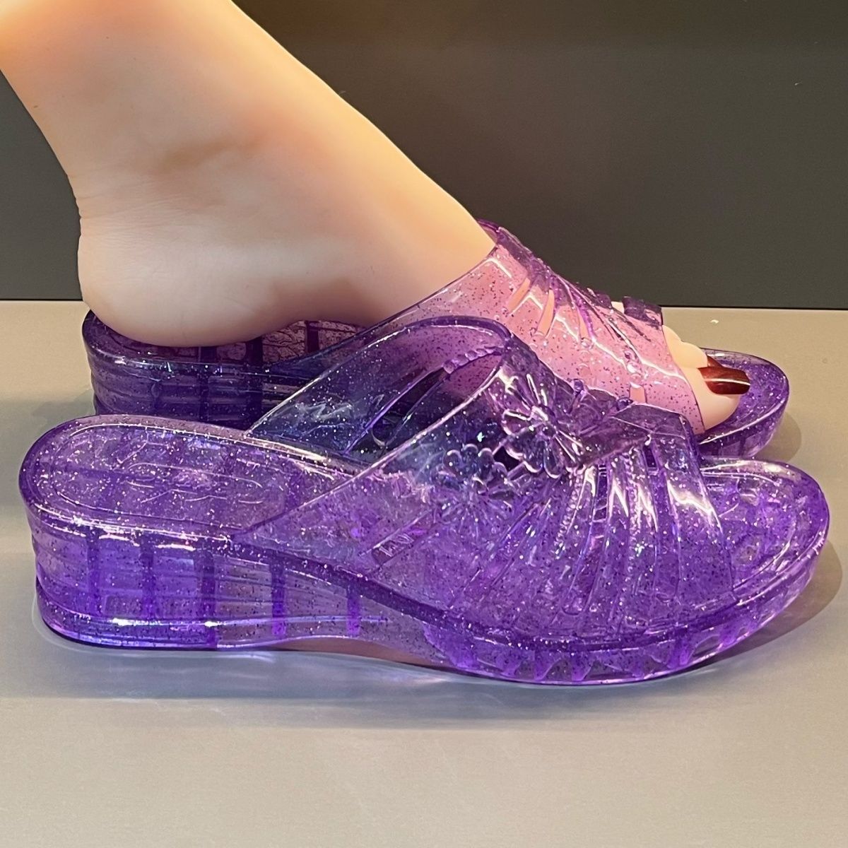 صندل نسائي بكعب ويدج من الجيلي - مراجعة Jelly Sandal Women وسعره